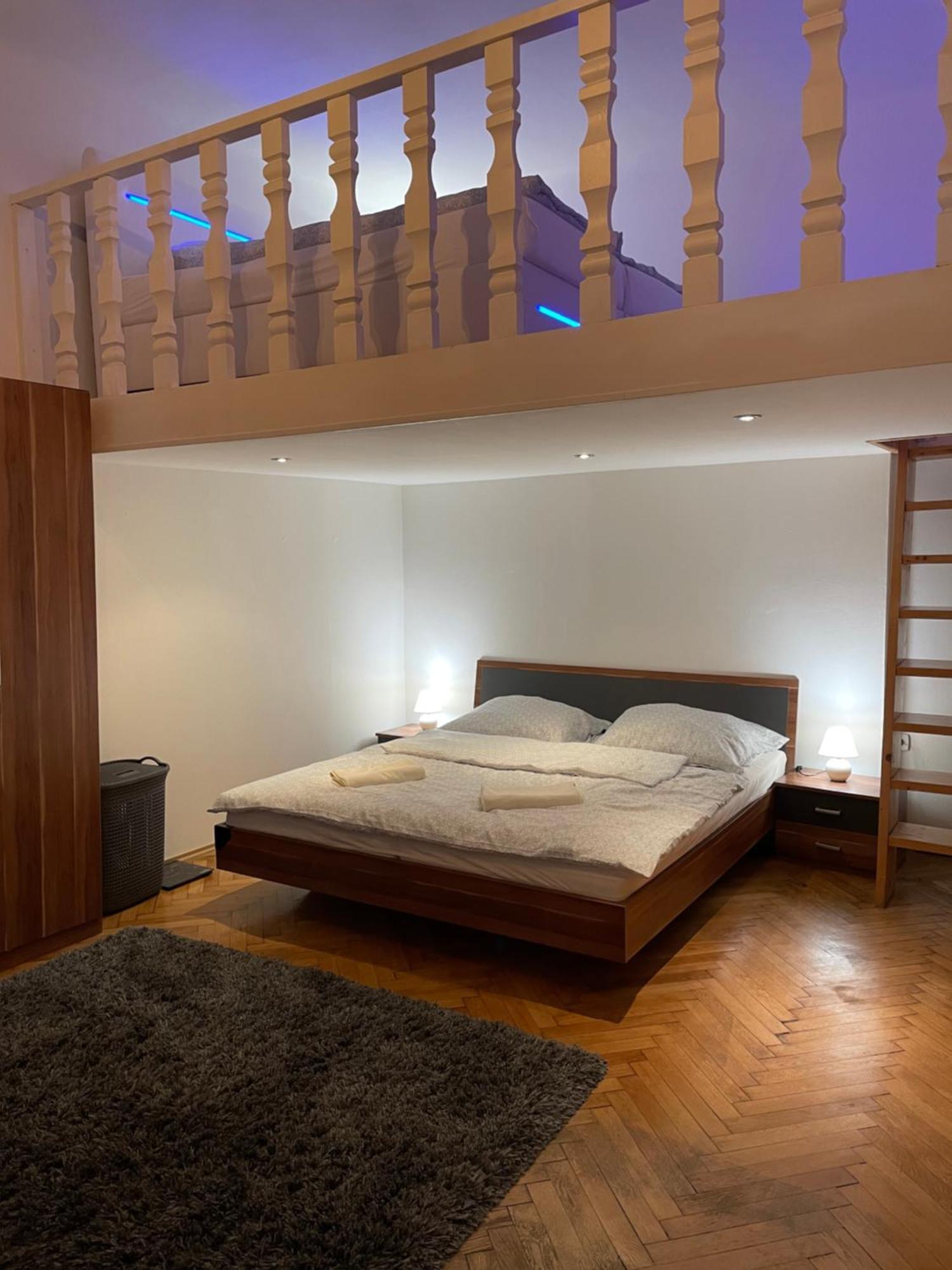 1080 Apartament